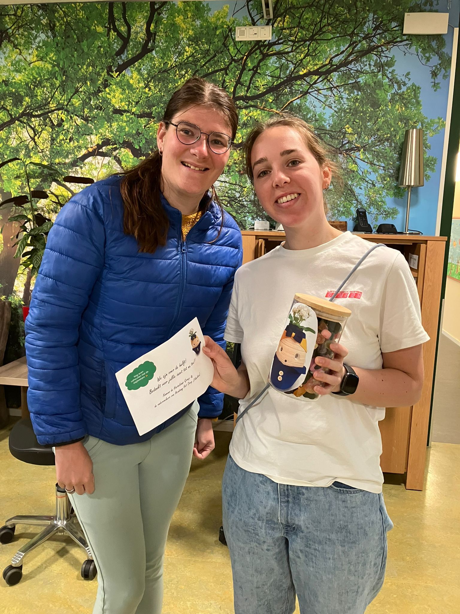 Daphne (co-onderzoeker) en Marit (begeleiden) bij de Hartekamp Groep